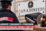 Carabiniere di spalle davanti a una caserma con tre portafogli appoggiati su un tavolo durante un’inchiesta a Pordenone