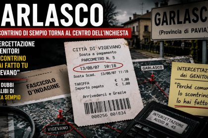 Grafica giornalistica sul caso Garlasco con scontrino del parcheggio e atmosfera investigativa senza volti reali