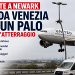 Aereo United Airlines urta un palo della luce durante l’atterraggio a Newark