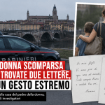 Auto dei carabinieri a Piacenza con immagine simbolica di una madre e due figli dopo il ritrovamento di lettere legate alla scomparsa della donna.