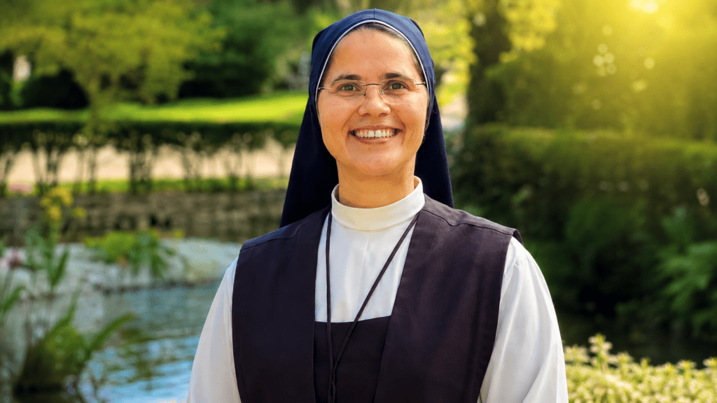 Suora carmelitana sorridente protagonista della tragedia avvenuta a Catania durante il tentativo di salvare alcune consorelle in mare