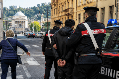 73enne rincorre uno scippatore dopo il furto della collana vicino alla Gran Madre di Torino