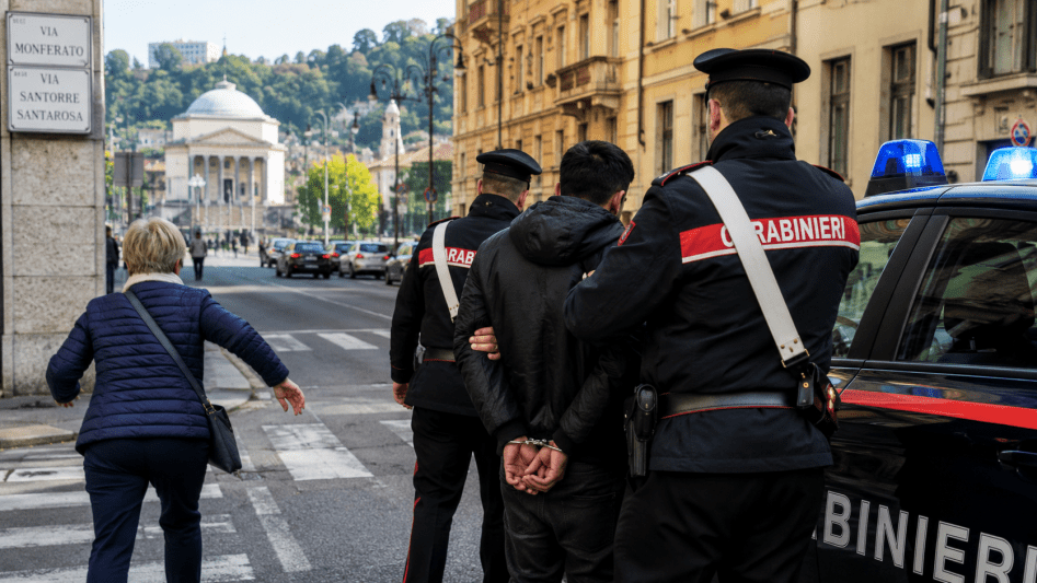 73enne rincorre uno scippatore dopo il furto della collana vicino alla Gran Madre di Torino