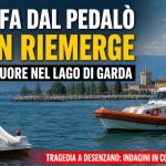 Pedalò e motovedetta della Guardia Costiera sul lago di Garda dopo la tragedia del 16enne a Desenzano